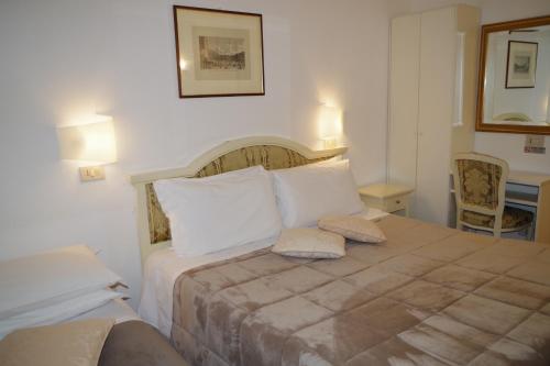 Hotel Casa Petrarca – Venice, GA