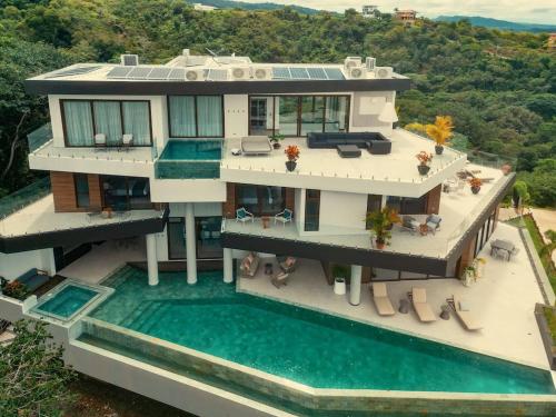 Super Lux Private Smart Home at the Beach and Jungle