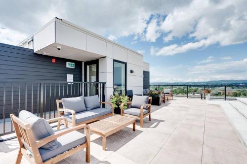 Initial / New Yorker / Centre-ville de Québec, Quebec City (photo 6)