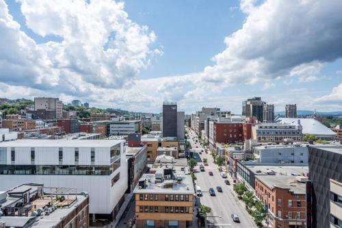 Initial / New Yorker / Centre-ville de Québec, Quebec City (photo 9)