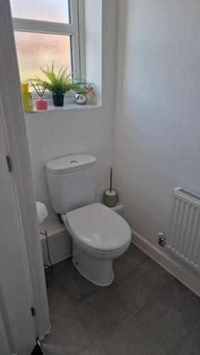 Well Furnished 3 Bedroom House in a cosy estate in Bolton