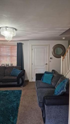 Well Furnished 3 Bedroom House in a cosy estate in Bolton