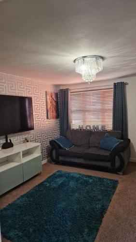 Well Furnished 3 Bedroom House in a cosy estate in Bolton