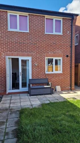 Well Furnished 3 Bedroom House in a cosy estate in Bolton