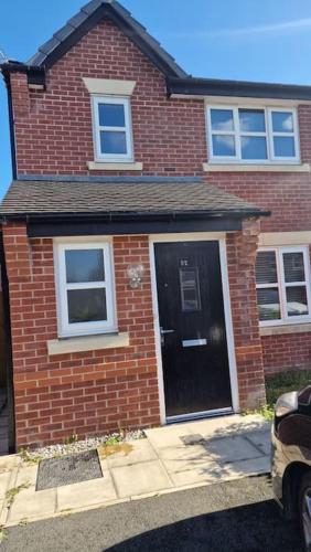 Well Furnished 3 Bedroom House in a cosy estate in Bolton