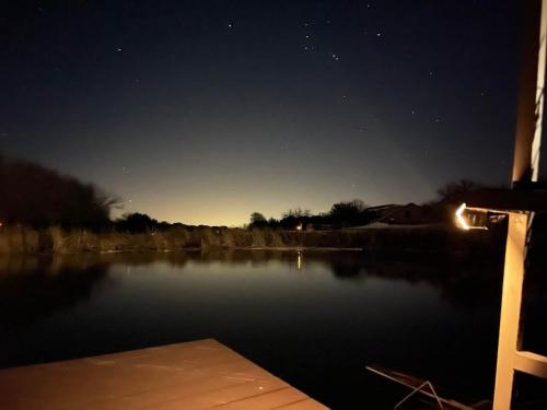 Apkārtne, Wilderness Roost on Lake Godstone in Džeksboro (TX)