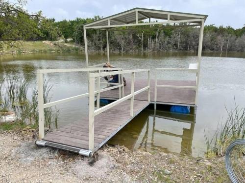 Apkārtne, Wilderness Roost on Lake Godstone in Džeksboro (TX)