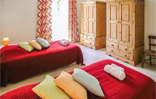 Lovely Home In St Aubin De Cadelech in Saint-Aubin-de-Cadelech