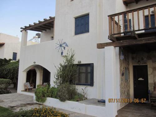 VILLA GRECQUE FACE A LA MER TSOUTSOUROS CRETE