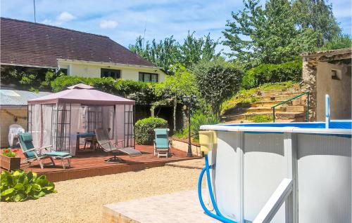 Swimming pool, Stunning Apartment In La Coquille in La Coquille