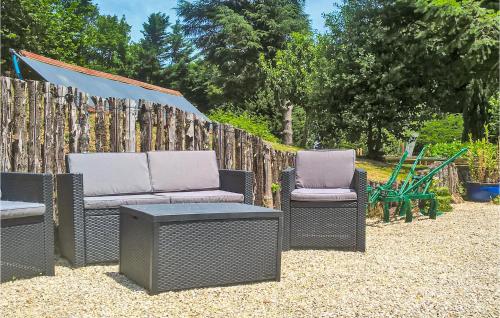 Hot tub, Stunning Apartment In La Coquille in La Coquille