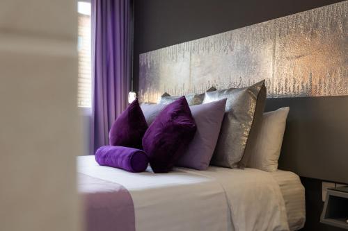 Standard Queen Room image 10