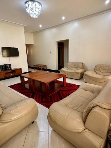صالة مشتركة/ منطقة التلفزيون, Makanga Hill Suites in Kabale