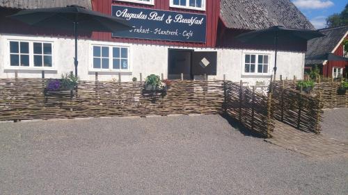 정원, Augustas Bed & Breakfast in 팔켄베리