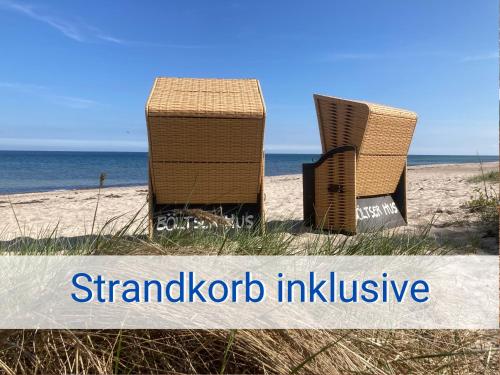 Beach, Boltser Hus Ferienwohnungen mit Strandkorb und Kamin 10 Gehminuten zum kurtaxefreien Sandstrand in Neukirchen (Schleswig-Holstein)