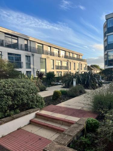 Stunning 2 bedroom Penthouse - 5min to Thorpe Park