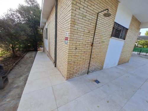 AMPLIO CHALET CON GENIAL PISCINA A 10 MIN DE SEVILLA