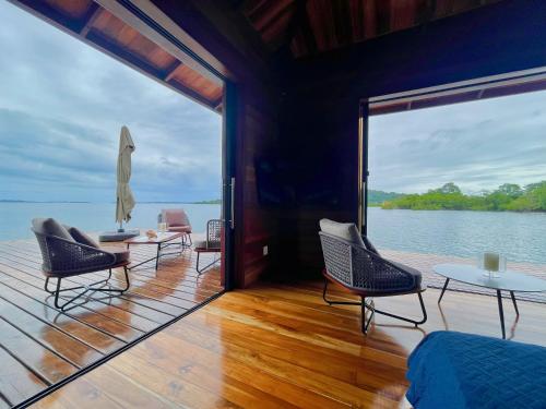 Eco-Lodge Bocas Coral Reef - Over water villa & birds house in Isla San Cristobal