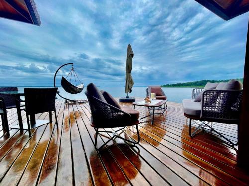 Eco-Lodge Bocas Coral Reef - Over water villa & birds house in Isla San Cristobal