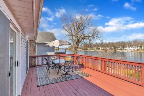 Waterfront Home with Pool NOTRE DAME FOOTBALL in Osceola, USA