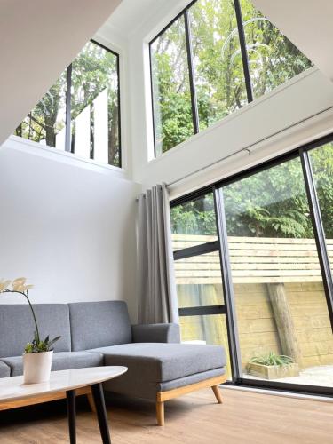 NO PARTY ALLOWED, Entire Brand New 3 bedroom townhouse, free unlimited fibre wifi and free parking NO PARTY ALLOWED, Entire Brand New 3 bedroom townhouse, free unlimited fibre wifi and free parking