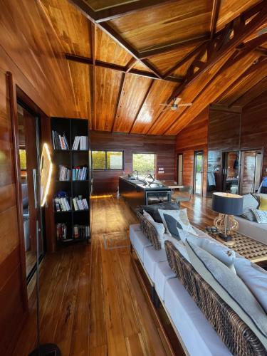 Eco-Lodge Bocas Coral Reef - Over water villa & birds house in Isla San Cristobal