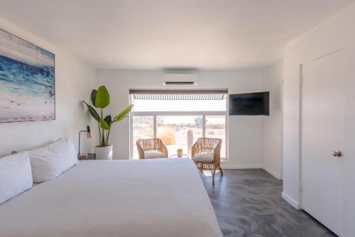 Desert Hot Springs Inn - image 9