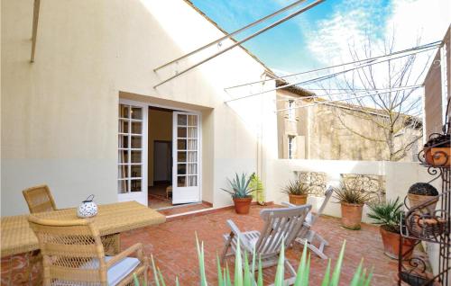 Amazing Home In Thézan-Des-Corbières