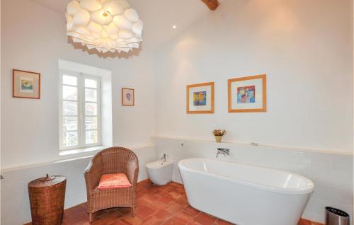 Vannas istaba, Amazing Home In Thezan-Des-Corbieres in Thezan-des-Corbieres