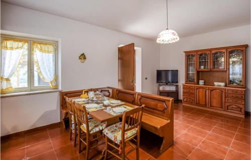 廚房, Gorgeous Home In Giove in 焦維