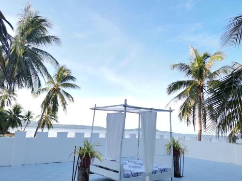 BEACH FRONT WHITE HOUSE VILLA in เกาะซีกีคอร์