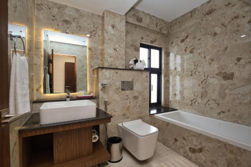 room detail thumbnail 2