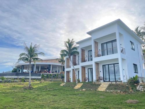 Exterior view, Trogon's Perch in San Isidro