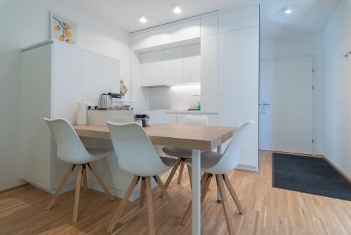 Konyha, Grüne Oase an der Therme (Grune Oase an der Therme) in Rothneusiedl