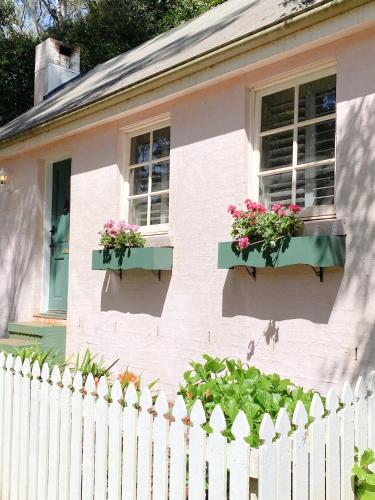 The English Cottage on Tamborine Mountain