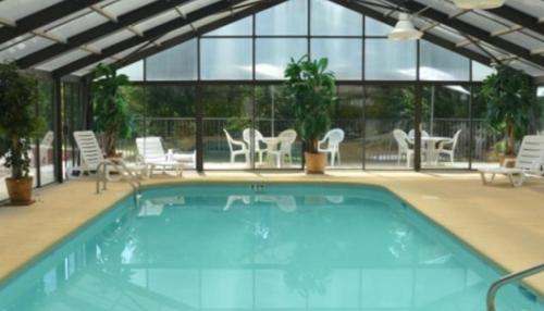 泳池, 大煙山旅館&套房汽車旅館 (Smoky Mountain Inn & Suites) in 切羅基 (NC)