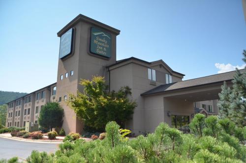 Smoky Mountain Inn & Suites – Cherokee, NC