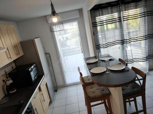 Spacieux et joli appartement de 2 a 4 personnes • Parking • Wifi in Fenouillet