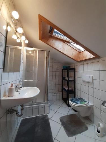 Bathroom, Apartment Moosblick zwischen Bergen und See in Benediktbeuern