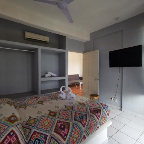 1 BR APT with AC , TV , wi-fi near DT and beach, Сиуатанехо (фото 4)