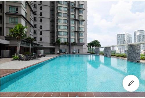 Shaftsbury residence cyberjaya with a pool & Free Parking Kuala Lumpur