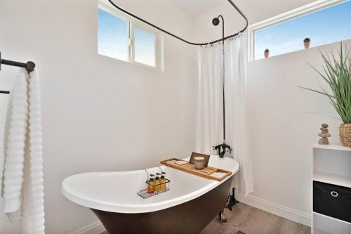 Beautiful newly remodeled home, near JT Park in Joshua Tree, USA