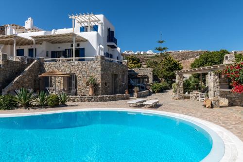 Yalos Mykonos Ornos Pouli private apartments w shared swimming pool