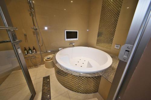 room detail thumbnail 1