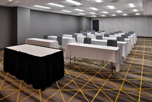 Holiday Inn Hotel & Suites Overland Park-Convention Center, an IHG Hotel