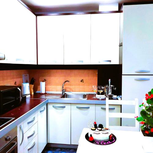 The spacious comfy apartment in the heart of Blloku, Tirana (photo 7)