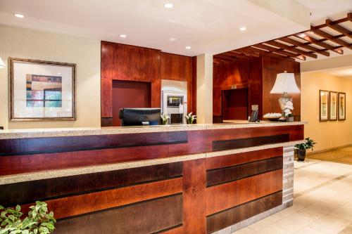 ล็อบบี้, เดย์ อินน์ บาย วินด์แฮม เอ็ดมันตัน ดาวน์ทาวน์ (Days Inn by Wyndham Edmonton Downtown) in เอดมอนตัน ซิตี้เซ็นเตอร์