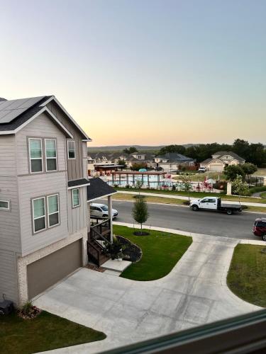 B&B Helotes - New 3 story home *Seaworld/ Lackland - Bed and Breakfast Helotes