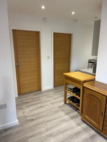 廚房, Lovely, Sleeps 8, Parking, Cafe Bars Shops Beach Train, Central Formby in 福姆比