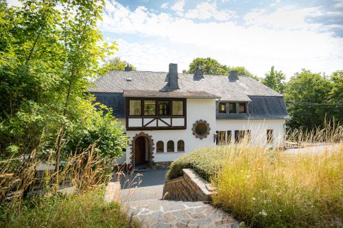 Landhaus Karbach komplett oder einzelne Wohneinheiten Villa inkl Sauna bzw Waldhäuschen